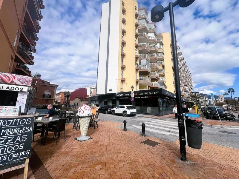 Central House for Sale in the Second Line of Fuengirola's Seafront Promenade