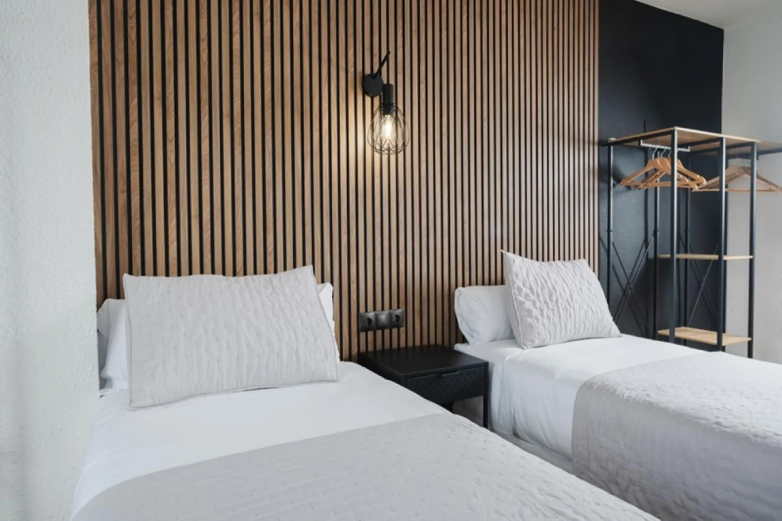 Hotel with operator in the heart of Estepona, with the possibility of becoming a residential block of apartments.