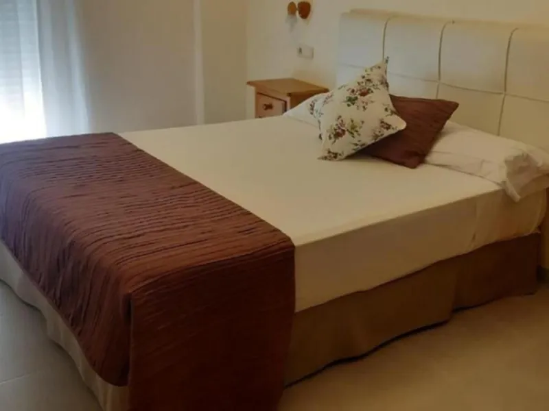 Hotel with operator in the heart of Estepona, with the possibility of becoming a residential block of apartments.