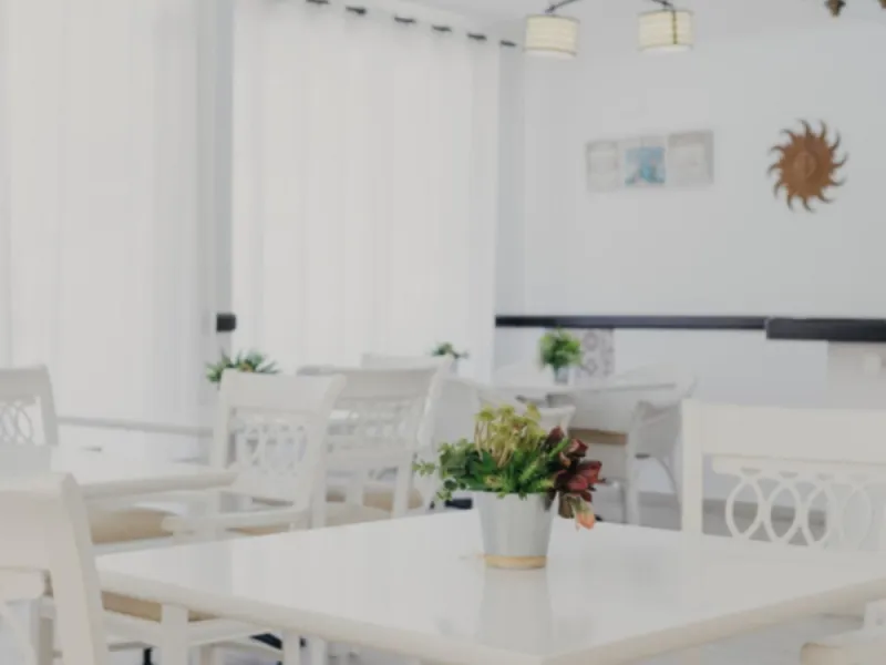 Hotel with operator in the heart of Estepona, with the possibility of becoming a residential block of apartments.