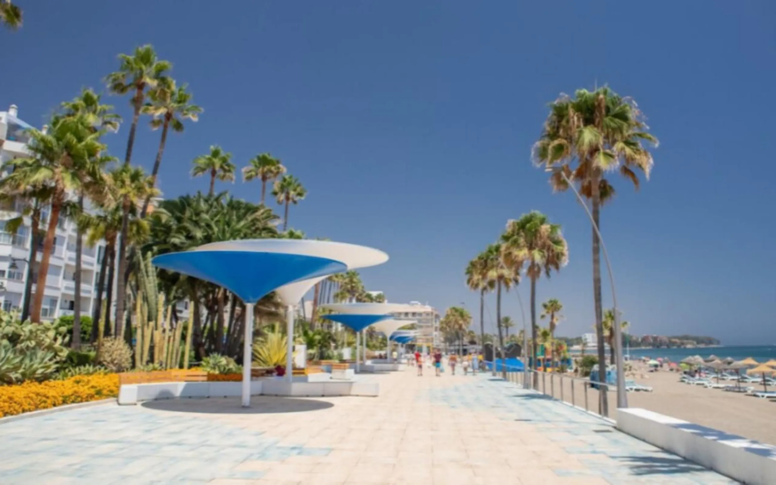 Hotel with operator in the heart of Estepona, with the possibility of becoming a residential block of apartments.