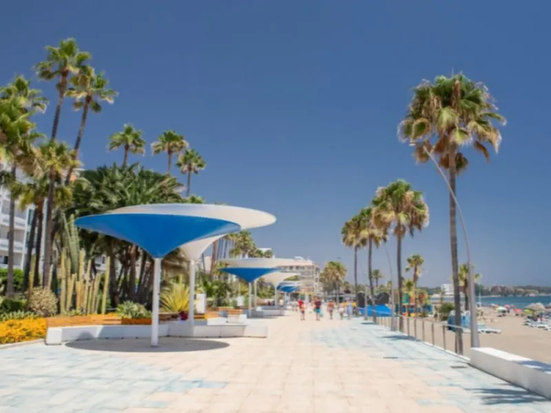 Hotel with operator in the heart of Estepona, with the possibility of becoming a residential block of apartments.