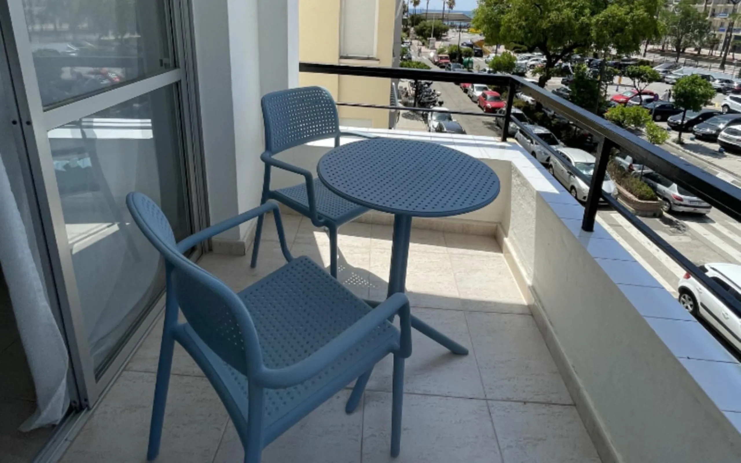Hotel with operator in the heart of Estepona, with the possibility of becoming a residential block of apartments.