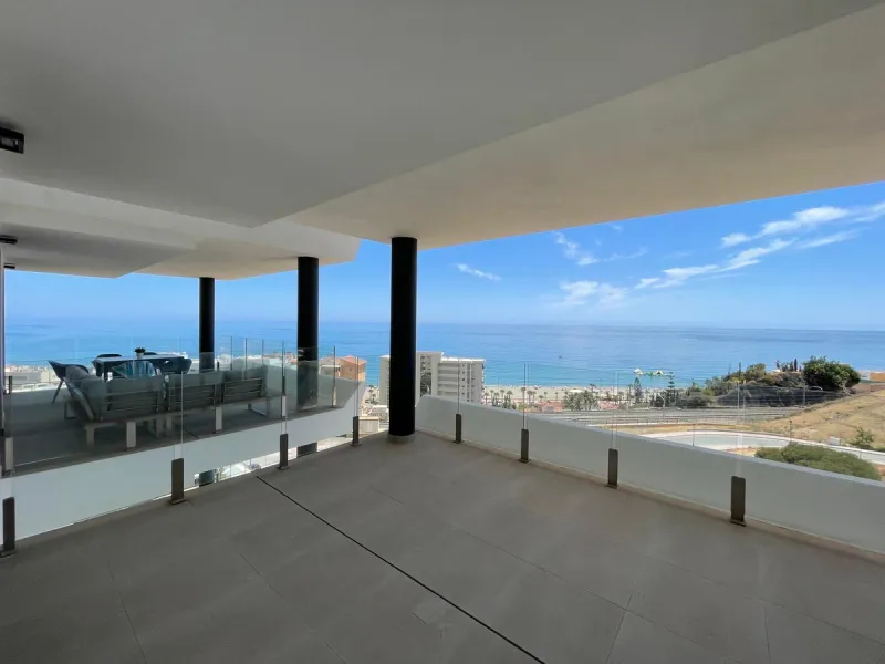Apartment - Middle Floor Apartment в продаже в Fuengirola, Málaga. В доме 2 спален и 2 ванных комнат. Площадь дома 93 м²