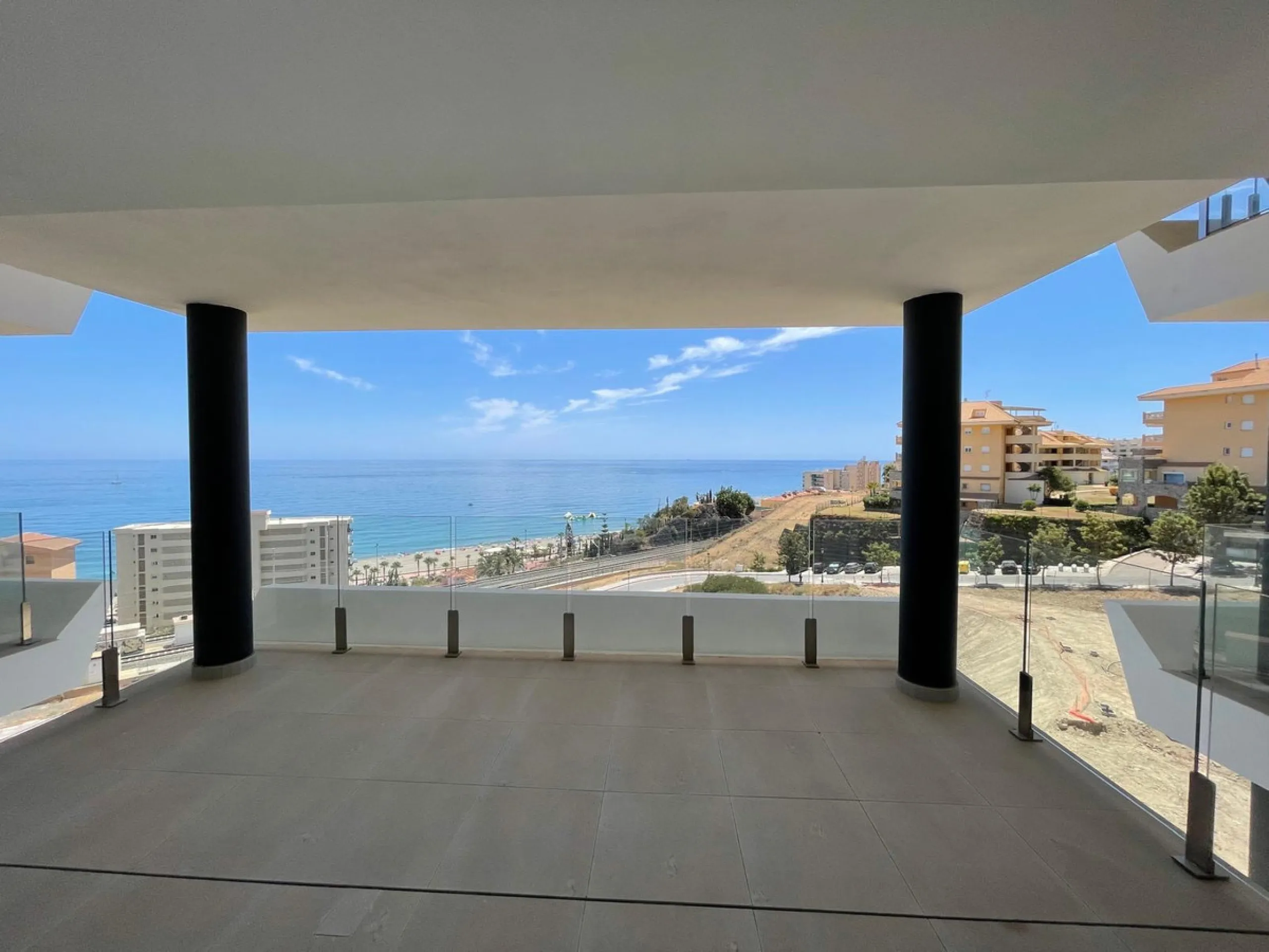 Apartment - Middle Floor Apartment в продаже в Fuengirola, Málaga. В доме 2 спален и 2 ванных комнат. Площадь дома 93 м²