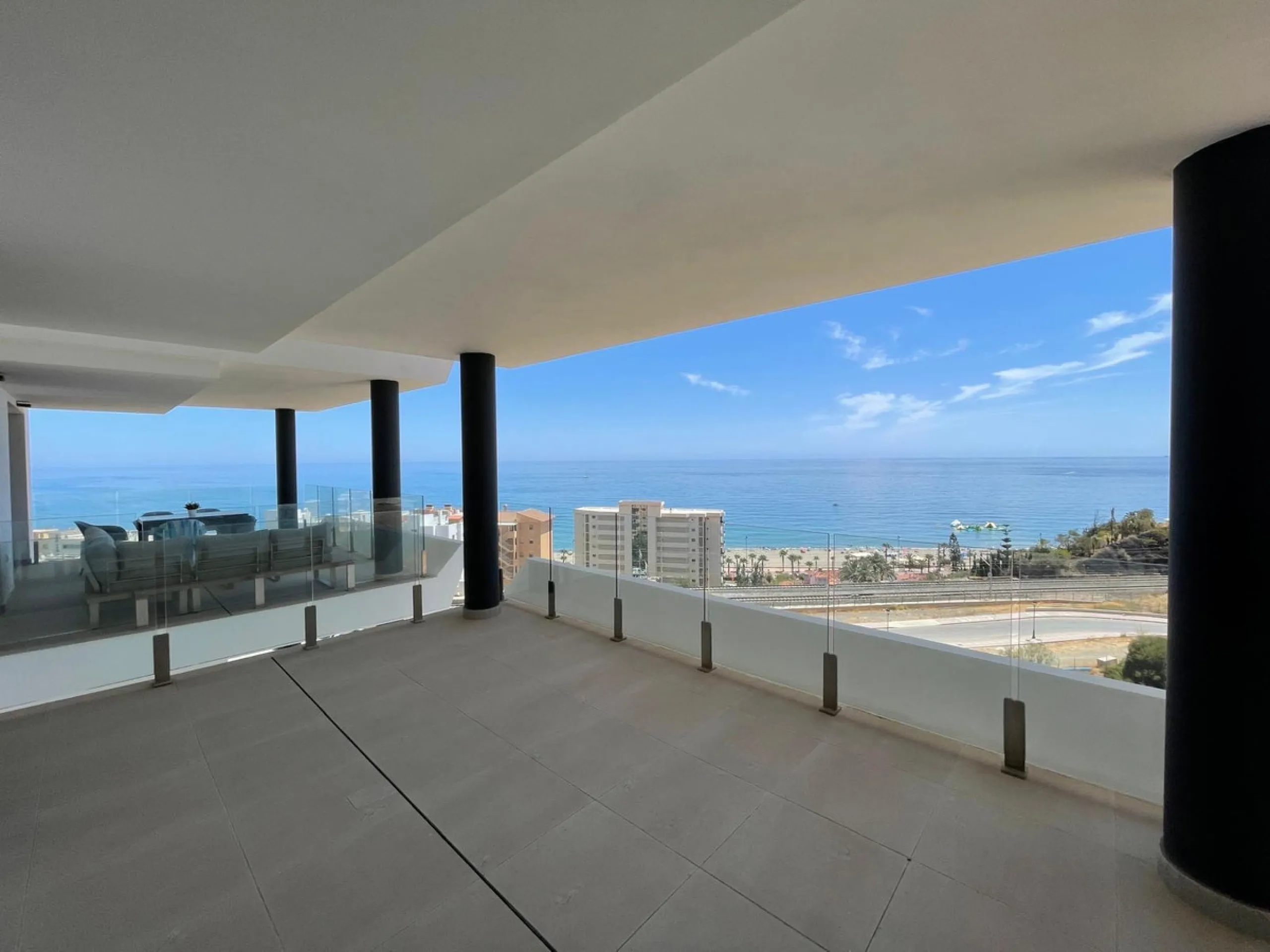 Apartment - Middle Floor Apartment в продаже в Fuengirola, Málaga. В доме 2 спален и 2 ванных комнат. Площадь дома 93 м²