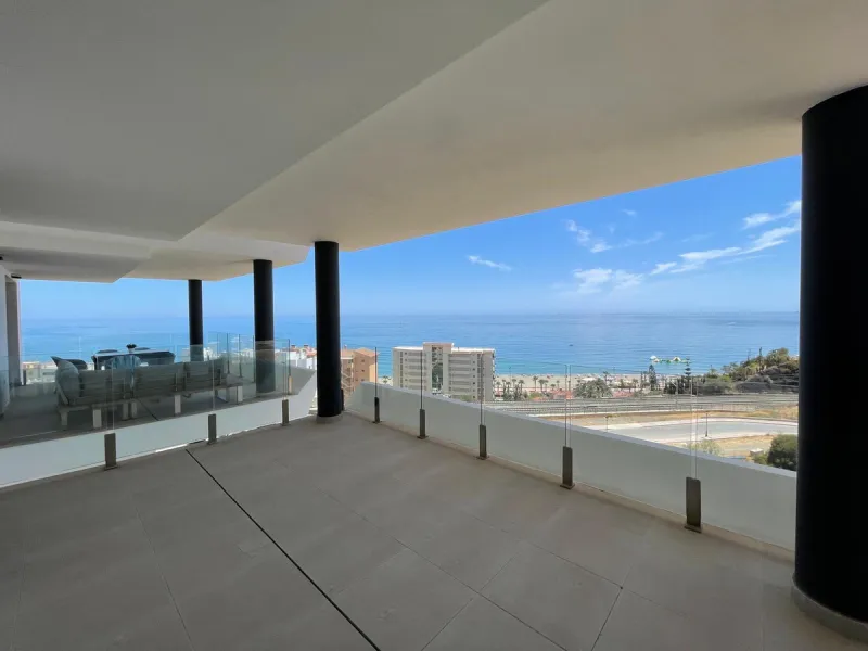 Apartment - Middle Floor Apartment в продаже в Fuengirola, Málaga. В доме 2 спален и 2 ванных комнат. Площадь дома 93 м²