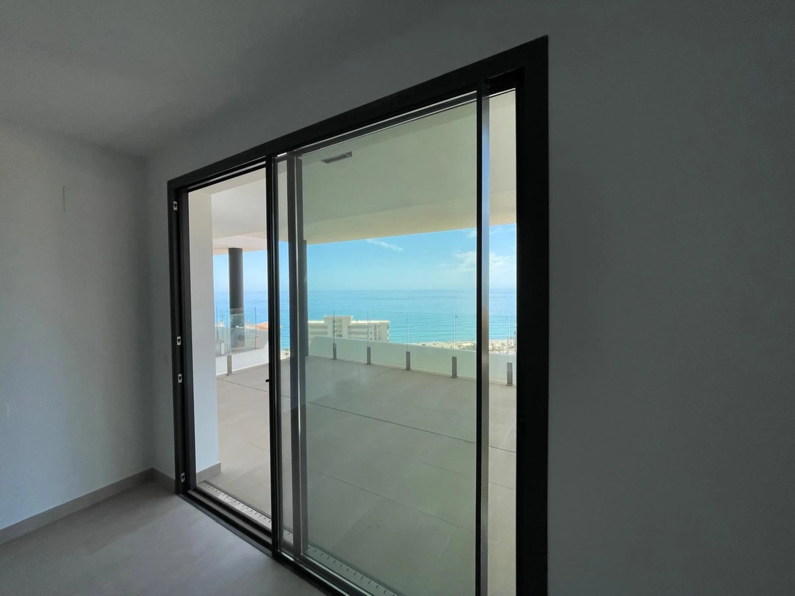 Apartment - Middle Floor Apartment в продаже в Fuengirola, Málaga. В доме 2 спален и 2 ванных комнат. Площадь дома 93 м²