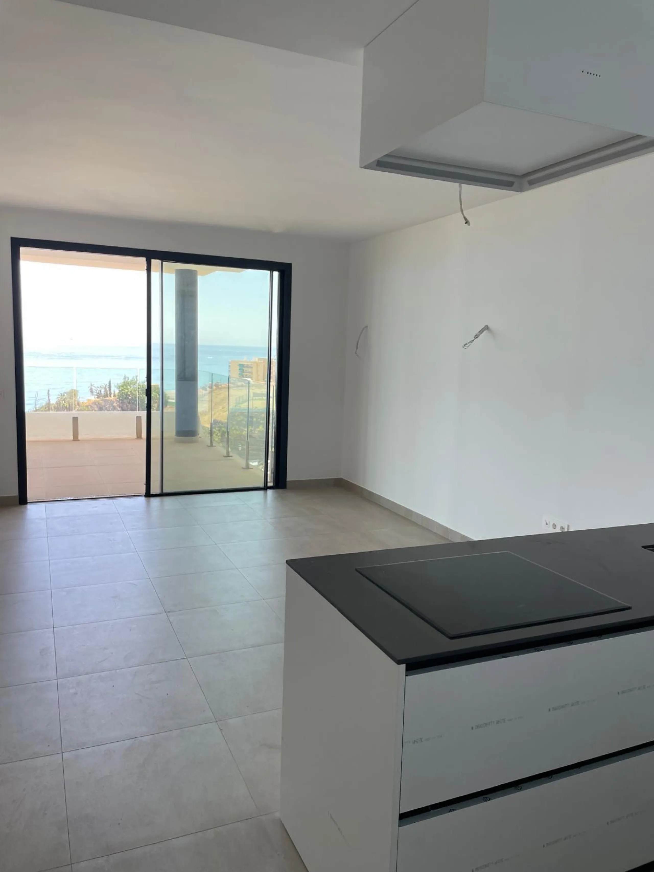 Apartment - Middle Floor Apartment в продаже в Fuengirola, Málaga. В доме 2 спален и 2 ванных комнат. Площадь дома 93 м²