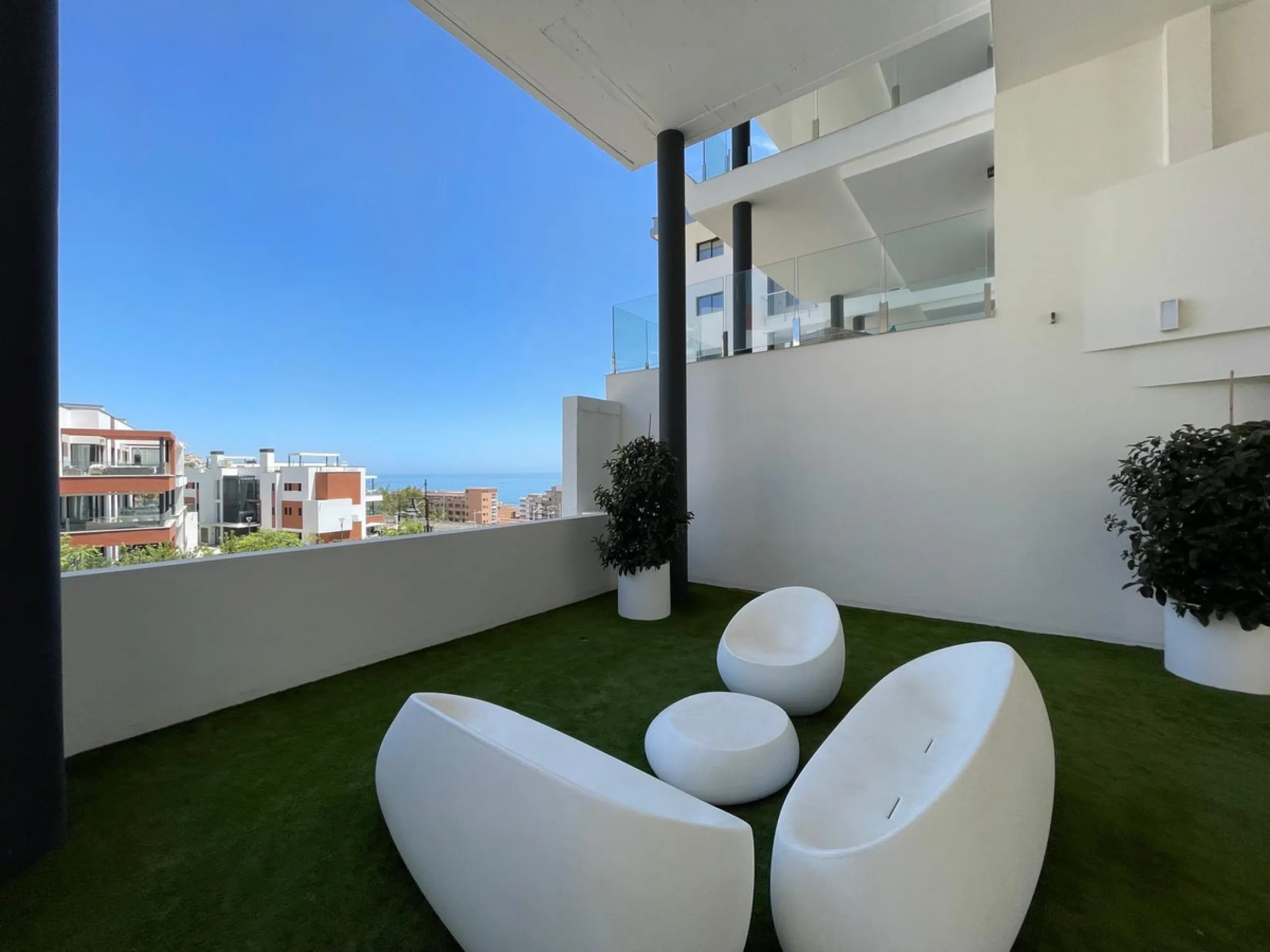 Apartment - Middle Floor Apartment в продаже в Fuengirola, Málaga. В доме 2 спален и 2 ванных комнат. Площадь дома 93 м²