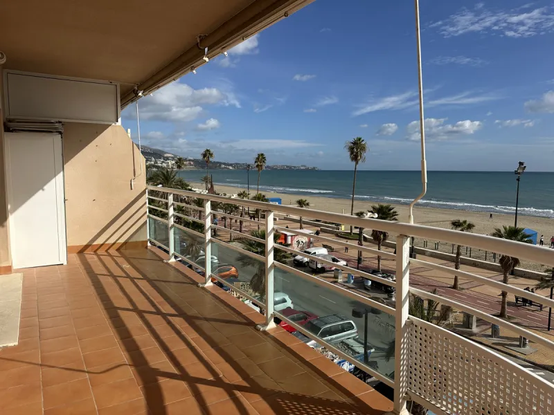 Apartment - Middle Floor Apartment в продаже в Fuengirola, Málaga. В доме 3 спален и 2 ванных комнат. Площадь дома 117 м²