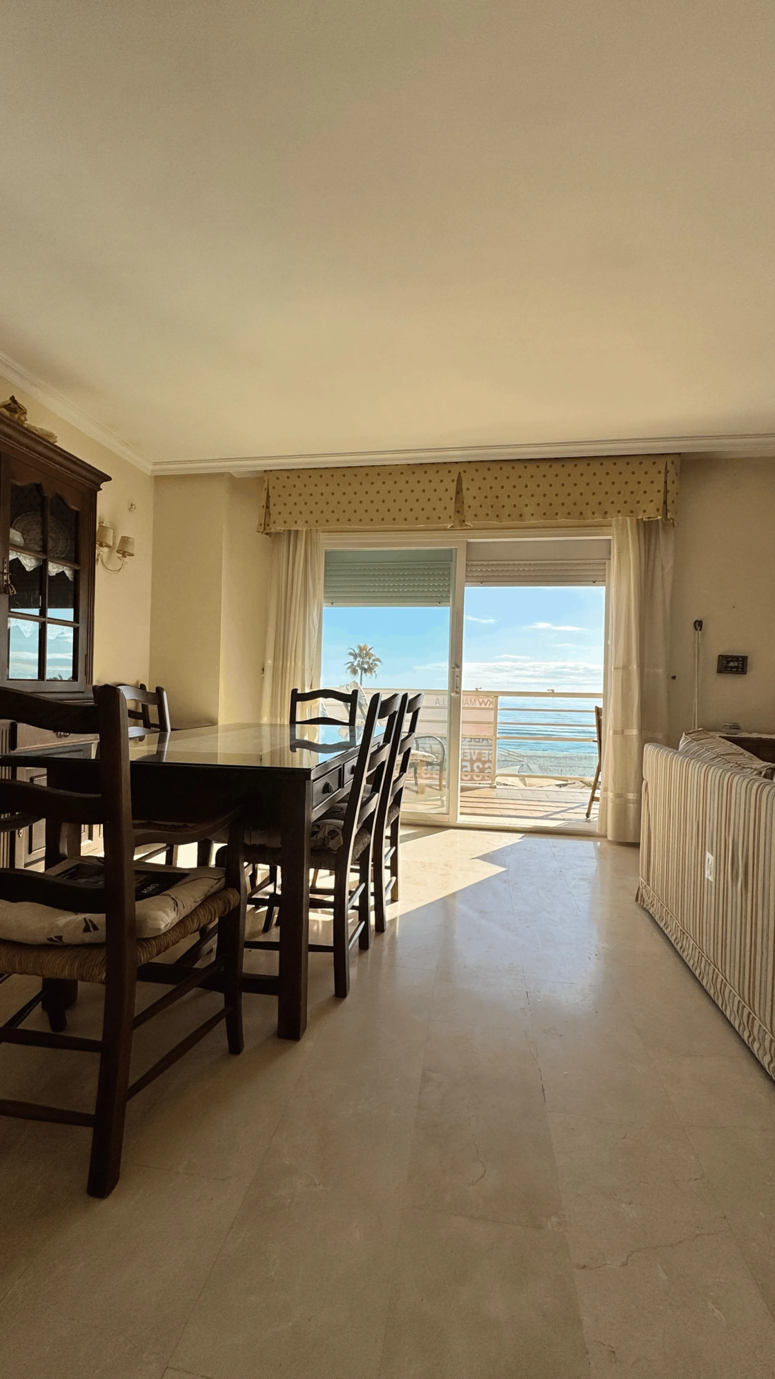 Apartment - Middle Floor Apartment в продаже в Fuengirola, Málaga. В доме 3 спален и 2 ванных комнат. Площадь дома 117 м²