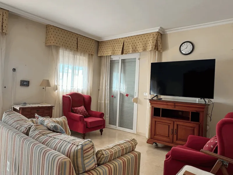 Apartment - Middle Floor Apartment в продаже в Fuengirola, Málaga. В доме 3 спален и 2 ванных комнат. Площадь дома 117 м²