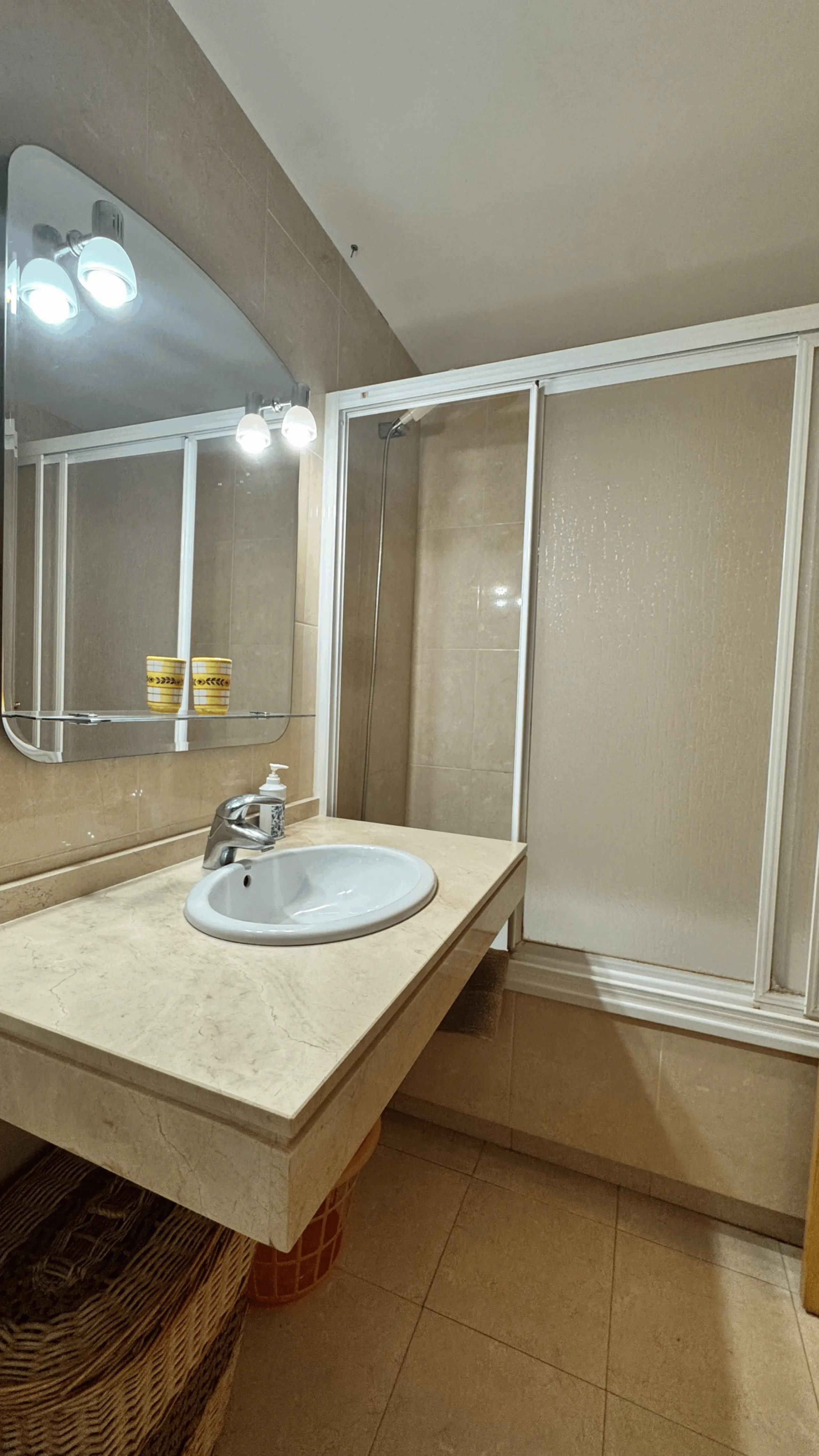 Apartment - Middle Floor Apartment в продаже в Fuengirola, Málaga. В доме 3 спален и 2 ванных комнат. Площадь дома 117 м²