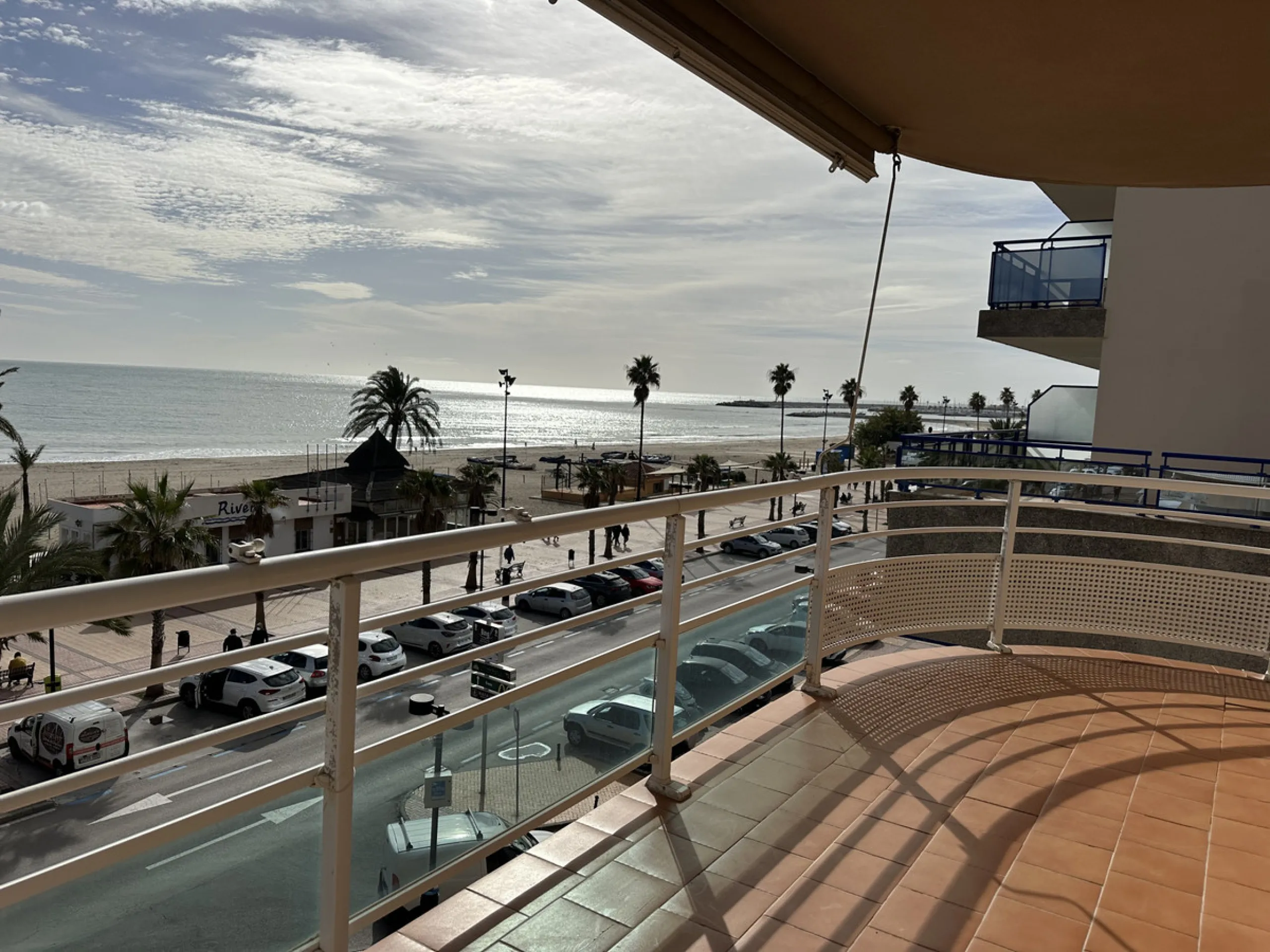 Apartment - Middle Floor Apartment в продаже в Fuengirola, Málaga. В доме 3 спален и 2 ванных комнат. Площадь дома 117 м²
