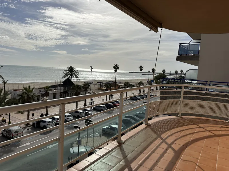 Apartment - Middle Floor Apartment в продаже в Fuengirola, Málaga. В доме 3 спален и 2 ванных комнат. Площадь дома 117 м²