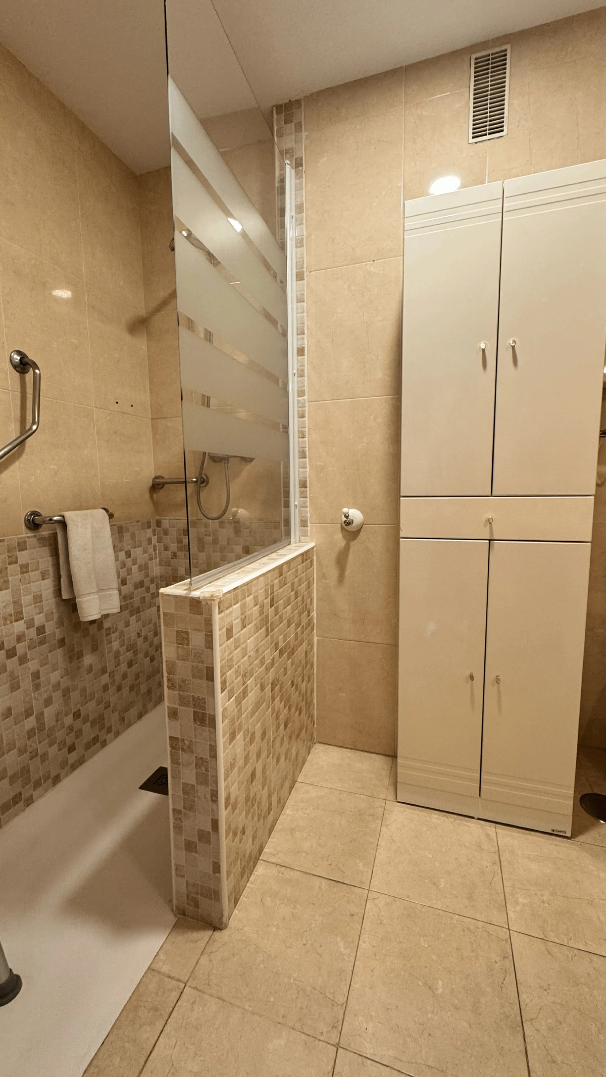 Apartment - Middle Floor Apartment в продаже в Fuengirola, Málaga. В доме 3 спален и 2 ванных комнат. Площадь дома 117 м²