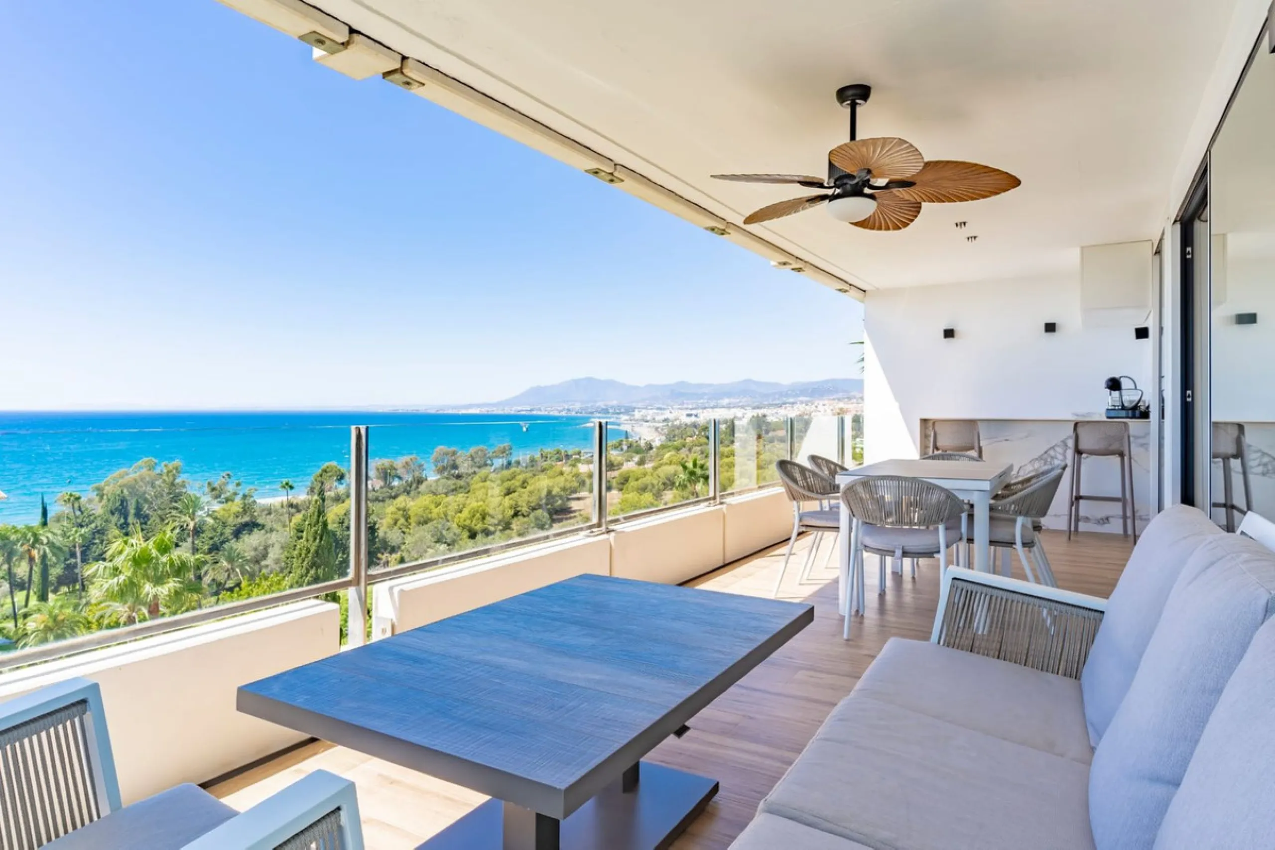 Apartment - Middle Floor Apartment в продаже в Marbella, Málaga. В доме 3 спален и 2 ванных комнат. Площадь дома 118 м²