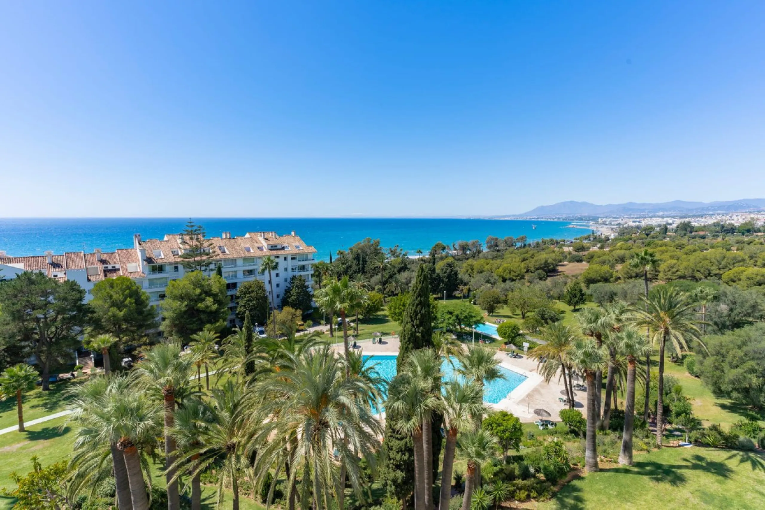 Apartment - Middle Floor Apartment в продаже в Marbella, Málaga. В доме 3 спален и 2 ванных комнат. Площадь дома 118 м²