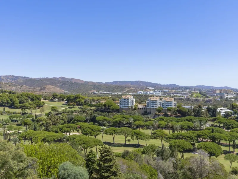 Apartment - Middle Floor Apartment в продаже в Marbella, Málaga. В доме 3 спален и 2 ванных комнат. Площадь дома 118 м²