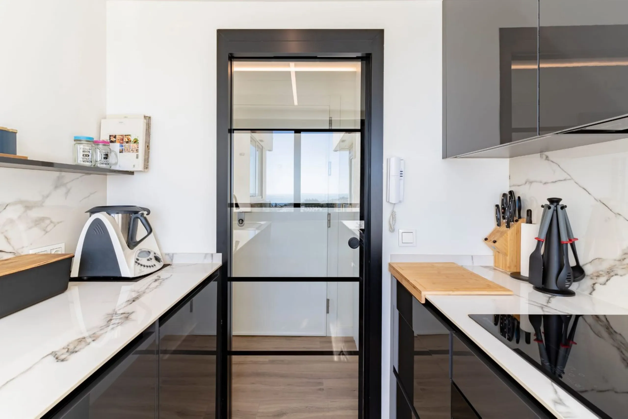 Apartment - Middle Floor Apartment в продаже в Marbella, Málaga. В доме 3 спален и 2 ванных комнат. Площадь дома 118 м²