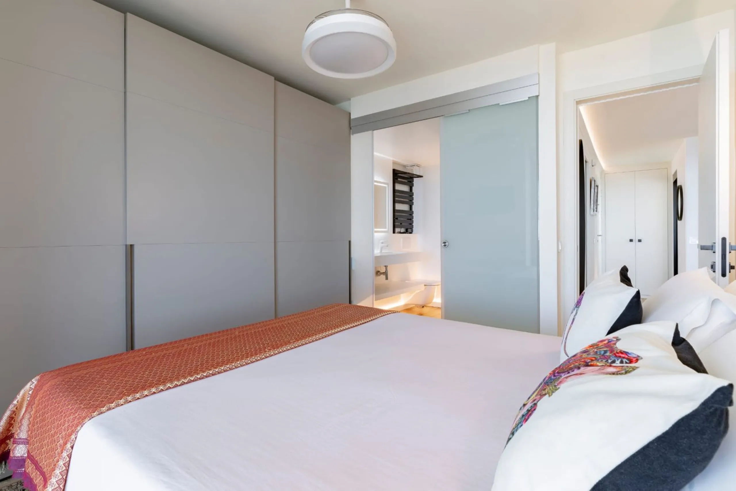 Apartment - Middle Floor Apartment в продаже в Marbella, Málaga. В доме 3 спален и 2 ванных комнат. Площадь дома 118 м²