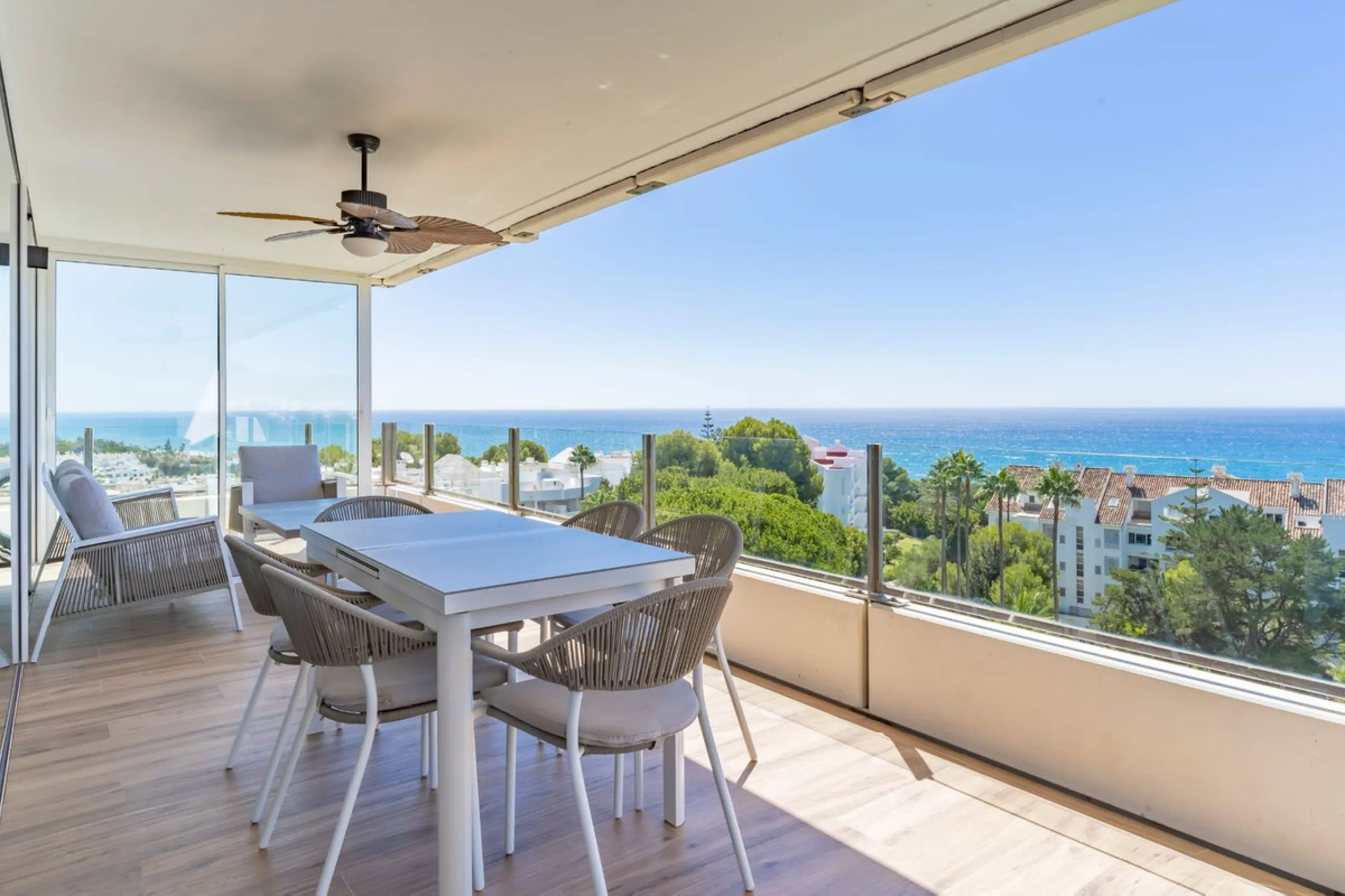 Apartment - Middle Floor Apartment в продаже в Marbella, Málaga. В доме 3 спален и 2 ванных комнат. Площадь дома 118 м²