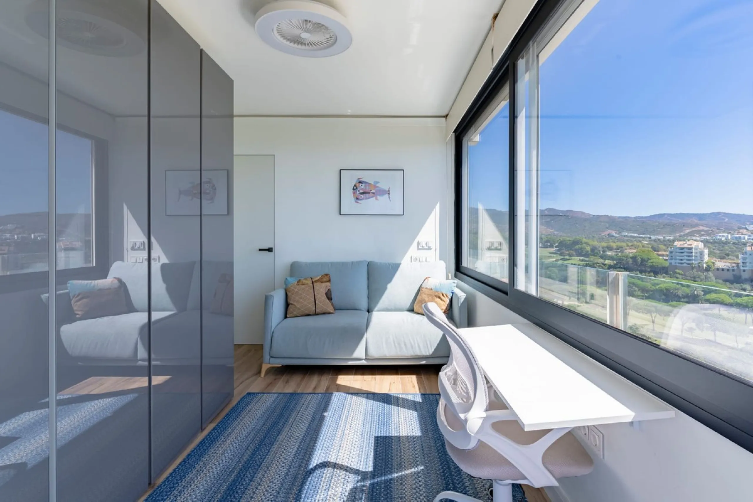 Apartment - Middle Floor Apartment в продаже в Marbella, Málaga. В доме 3 спален и 2 ванных комнат. Площадь дома 118 м²