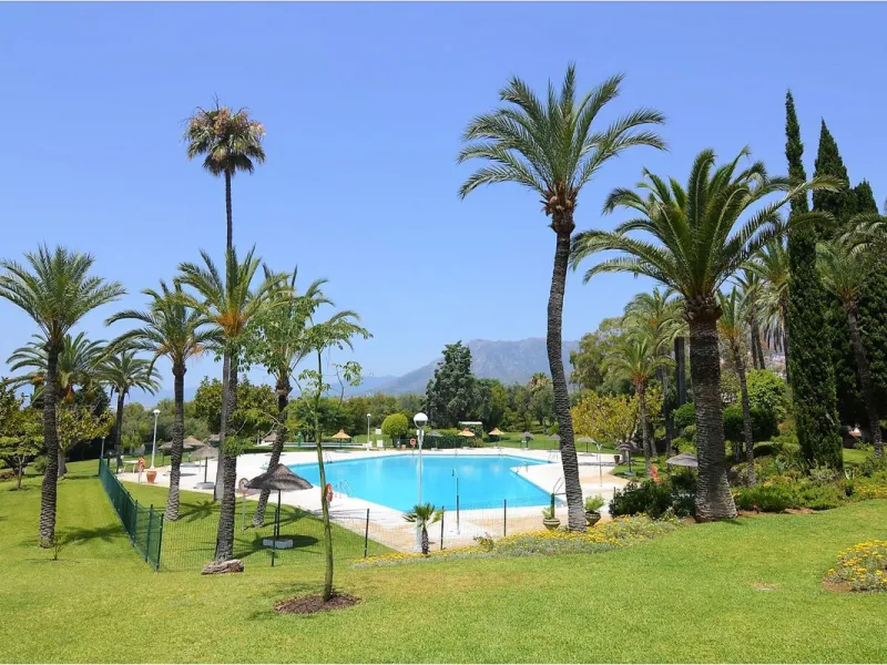 Apartment - Middle Floor Apartment в продаже в Marbella, Málaga. В доме 3 спален и 2 ванных комнат. Площадь дома 118 м²