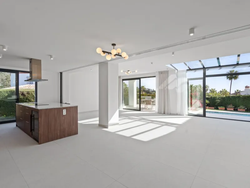 Spectacular Fully Renovated Villa with Sea Views in Elviria