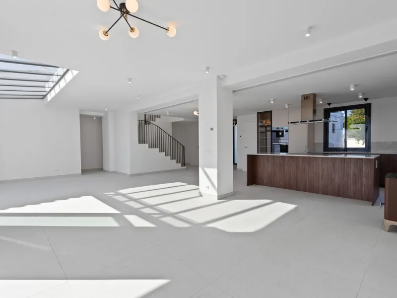 Spectacular Fully Renovated Villa with Sea Views in Elviria