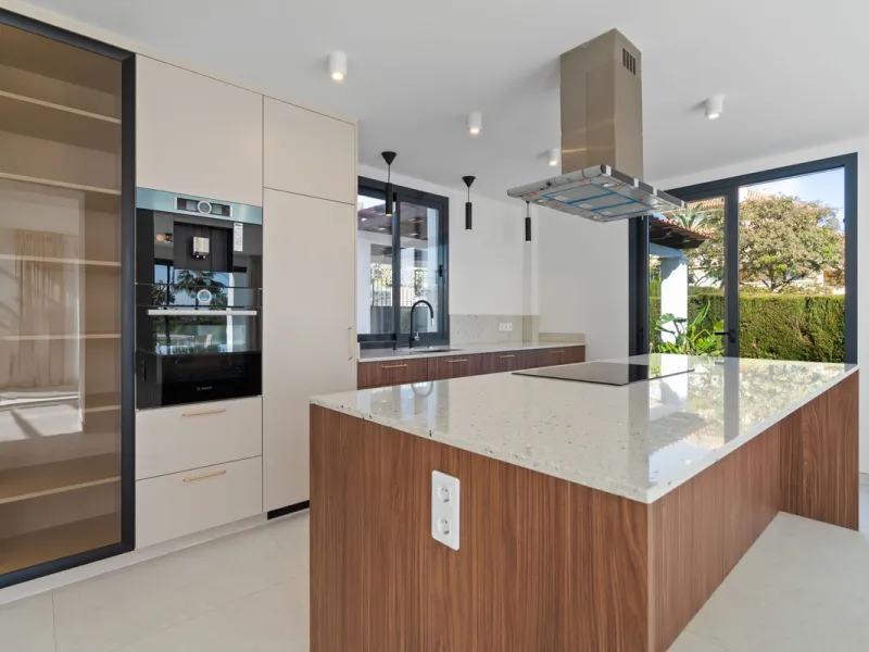 Spectacular Fully Renovated Villa with Sea Views in Elviria