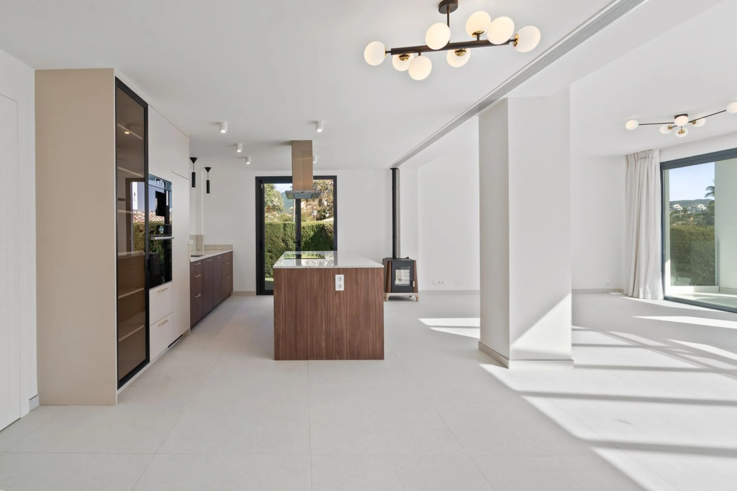 Spectacular Fully Renovated Villa with Sea Views in Elviria