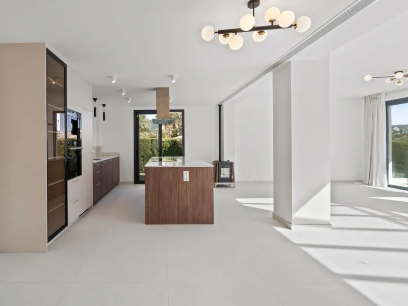 Spectacular Fully Renovated Villa with Sea Views in Elviria
