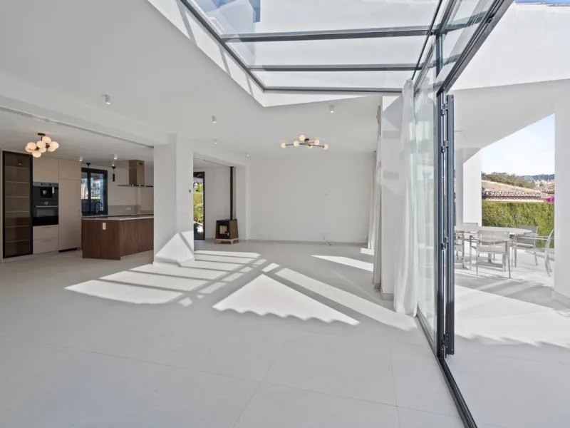 Spectacular Fully Renovated Villa with Sea Views in Elviria
