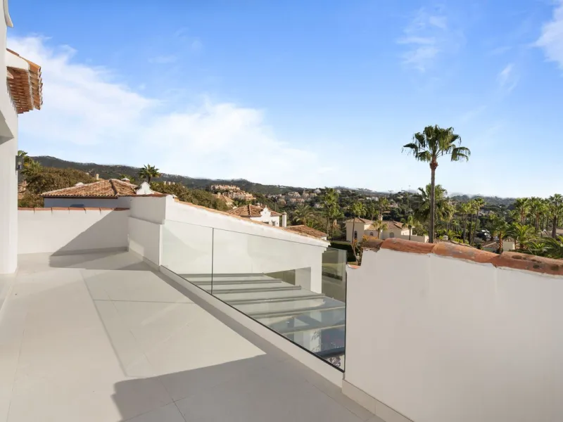 Spectacular Fully Renovated Villa with Sea Views in Elviria