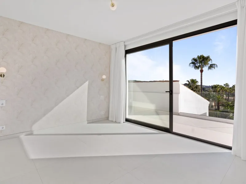 Spectacular Fully Renovated Villa with Sea Views in Elviria