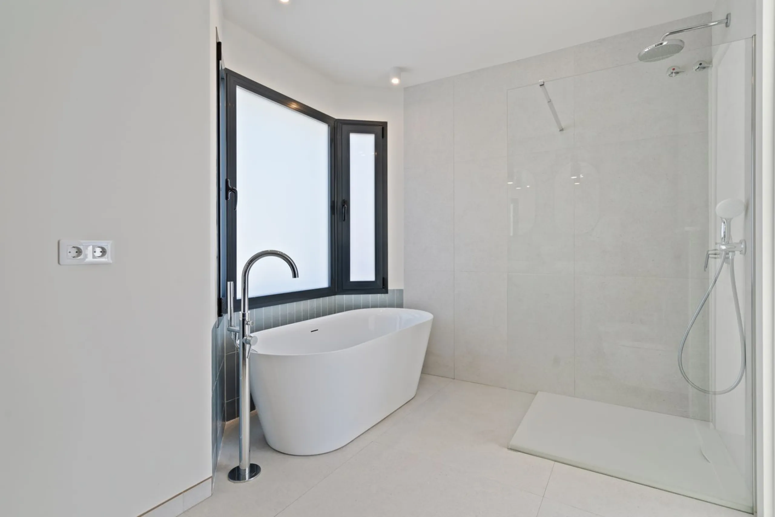 Spectacular Fully Renovated Villa with Sea Views in Elviria
