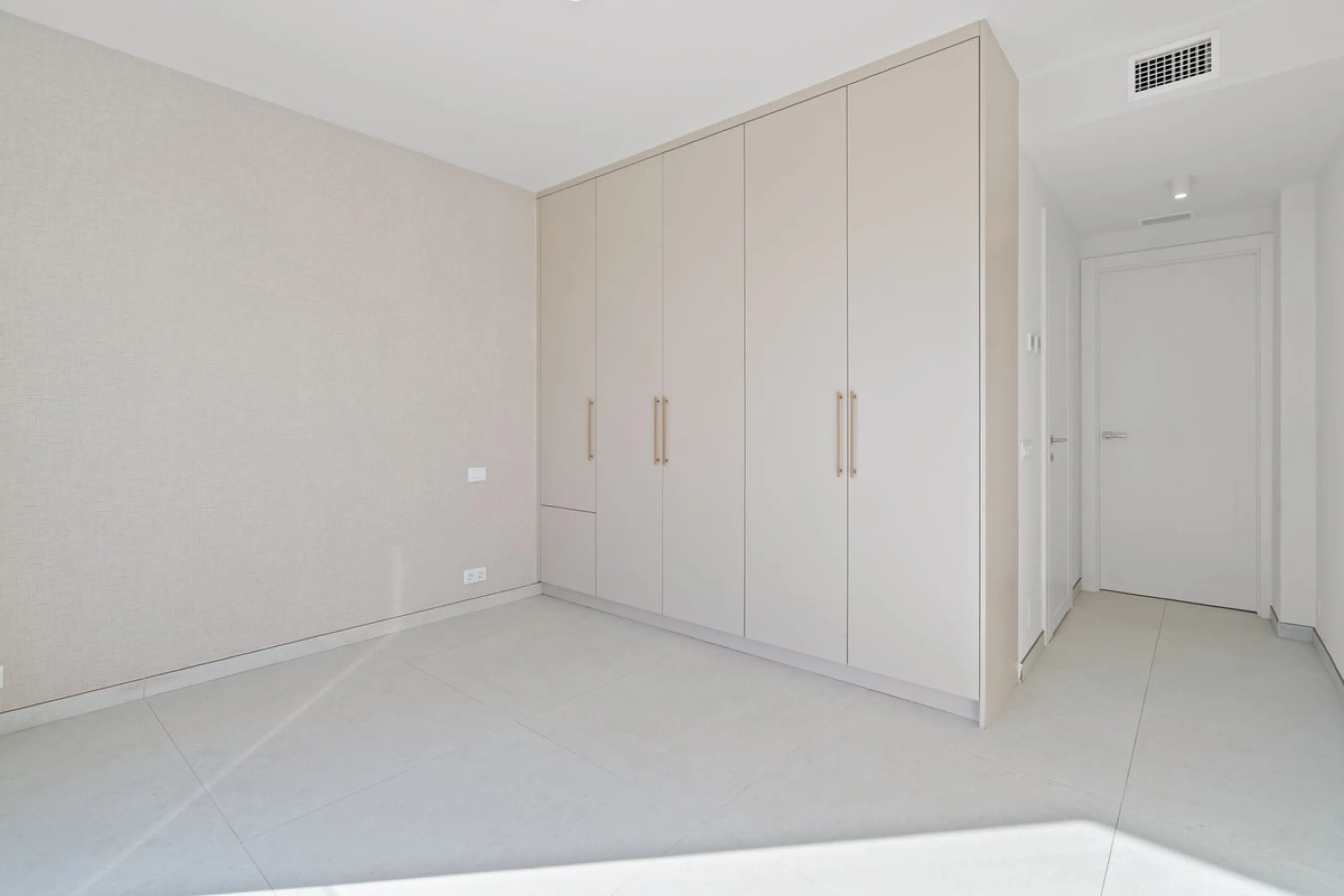 Spectacular Fully Renovated Villa with Sea Views in Elviria