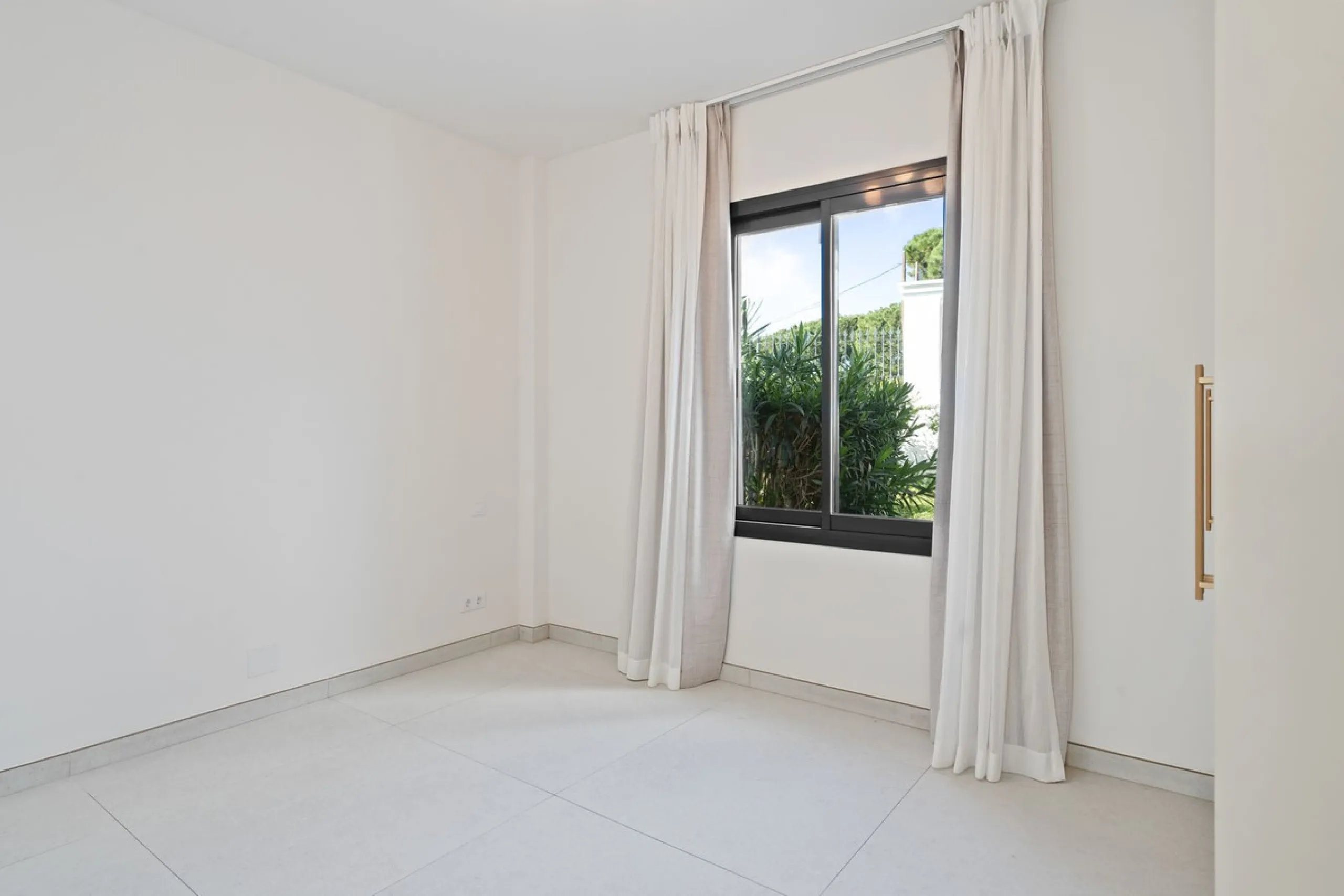Spectacular Fully Renovated Villa with Sea Views in Elviria