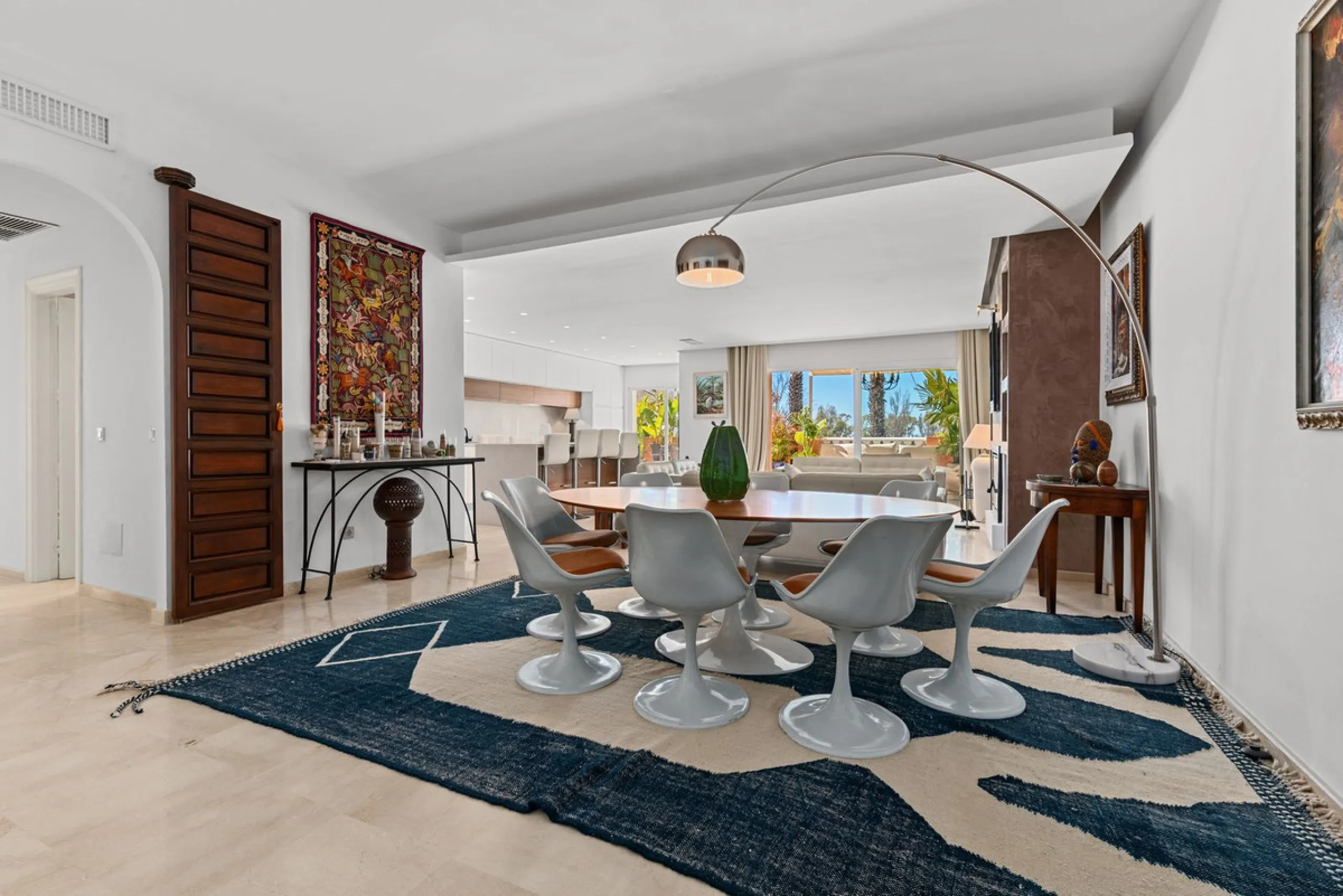 Live just 80 meters from the beach! Stunning Penthouse with harmonious spaces and views – New Golden Mile