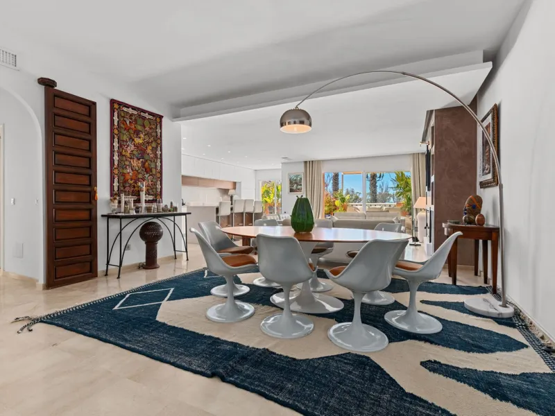 Live just 80 meters from the beach! Stunning Penthouse with harmonious spaces and views – New Golden Mile