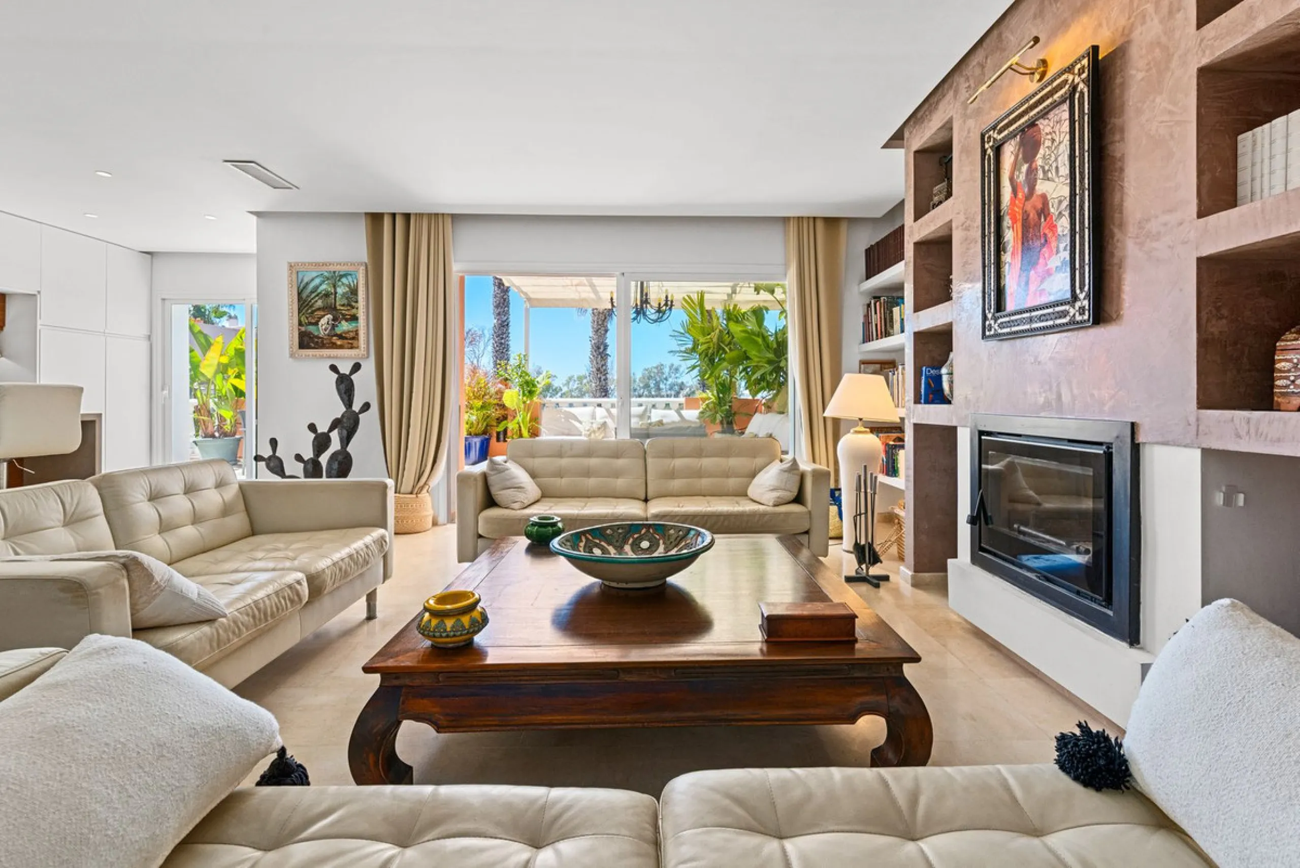 Live just 80 meters from the beach! Stunning Penthouse with harmonious spaces and views – New Golden Mile