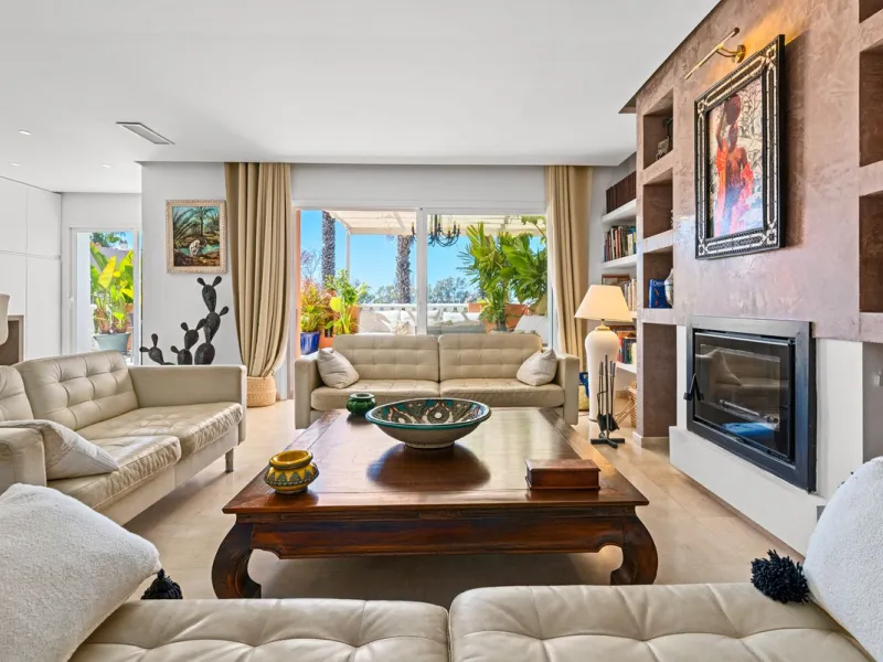 Live just 80 meters from the beach! Stunning Penthouse with harmonious spaces and views – New Golden Mile