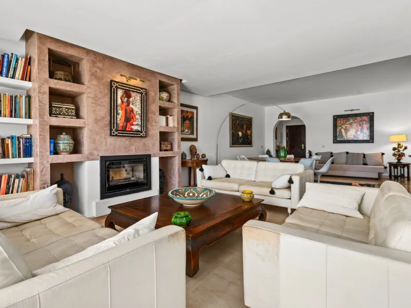 Live just 80 meters from the beach! Stunning Penthouse with harmonious spaces and views – New Golden Mile