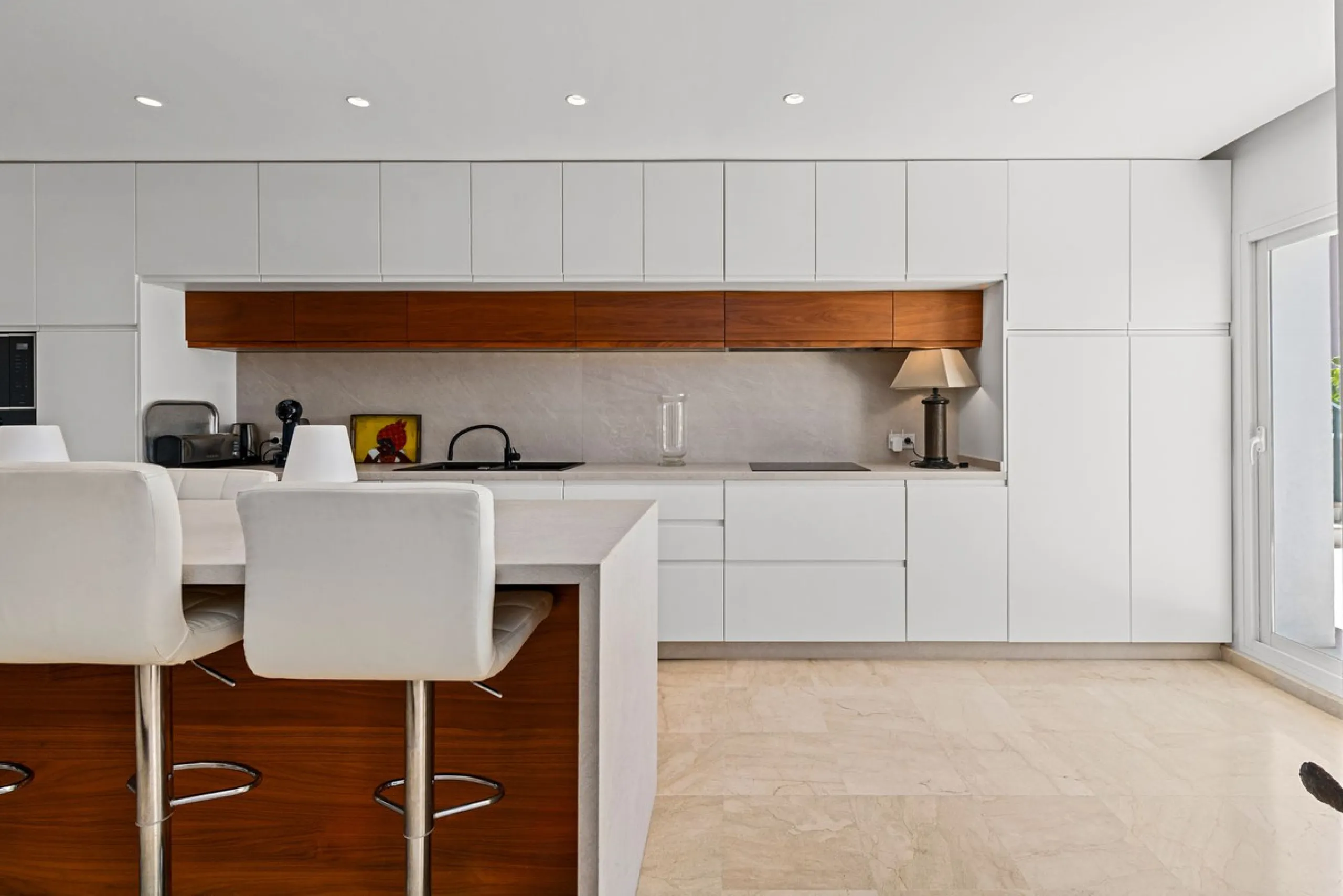 Live just 80 meters from the beach! Stunning Penthouse with harmonious spaces and views – New Golden Mile