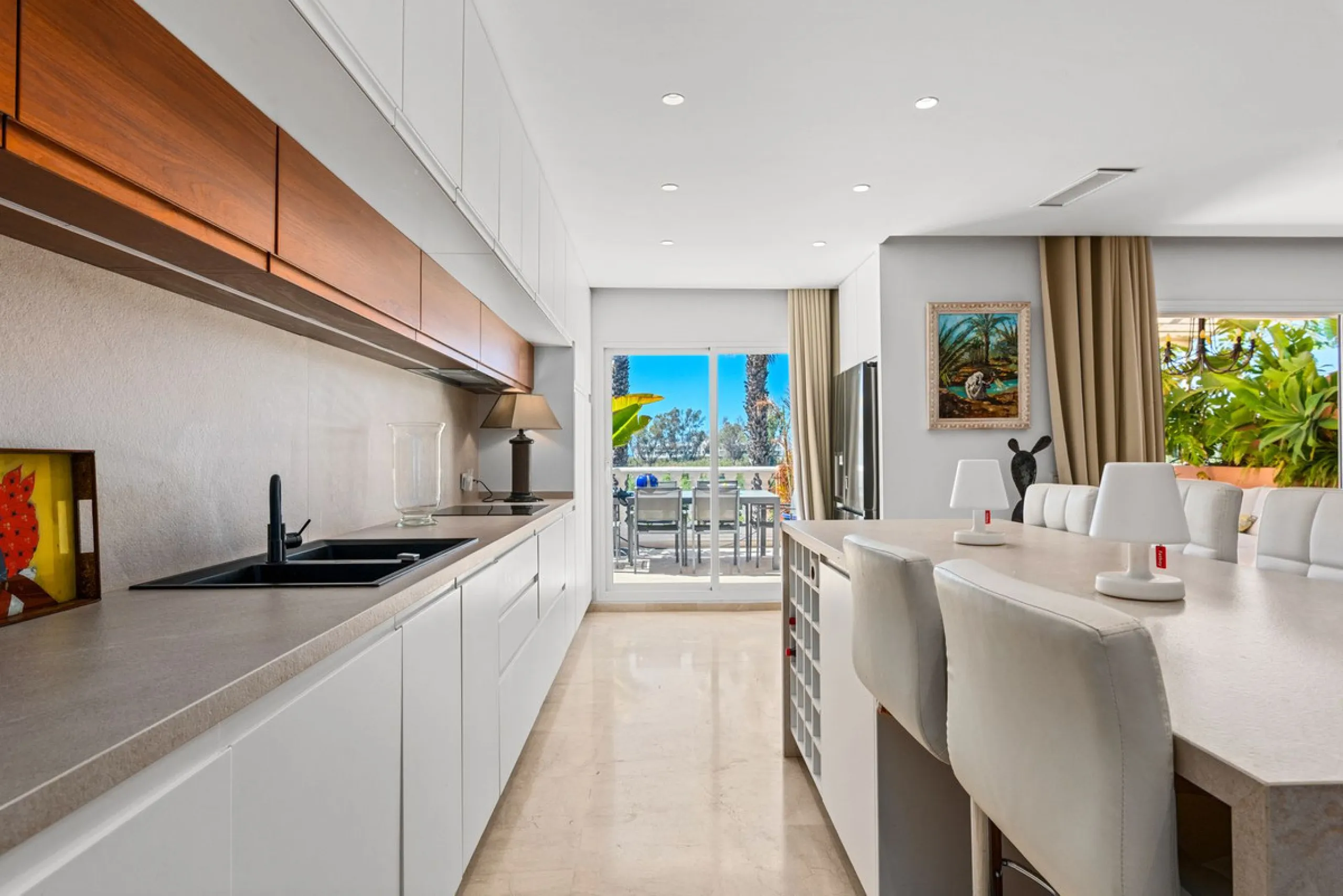 Live just 80 meters from the beach! Stunning Penthouse with harmonious spaces and views – New Golden Mile