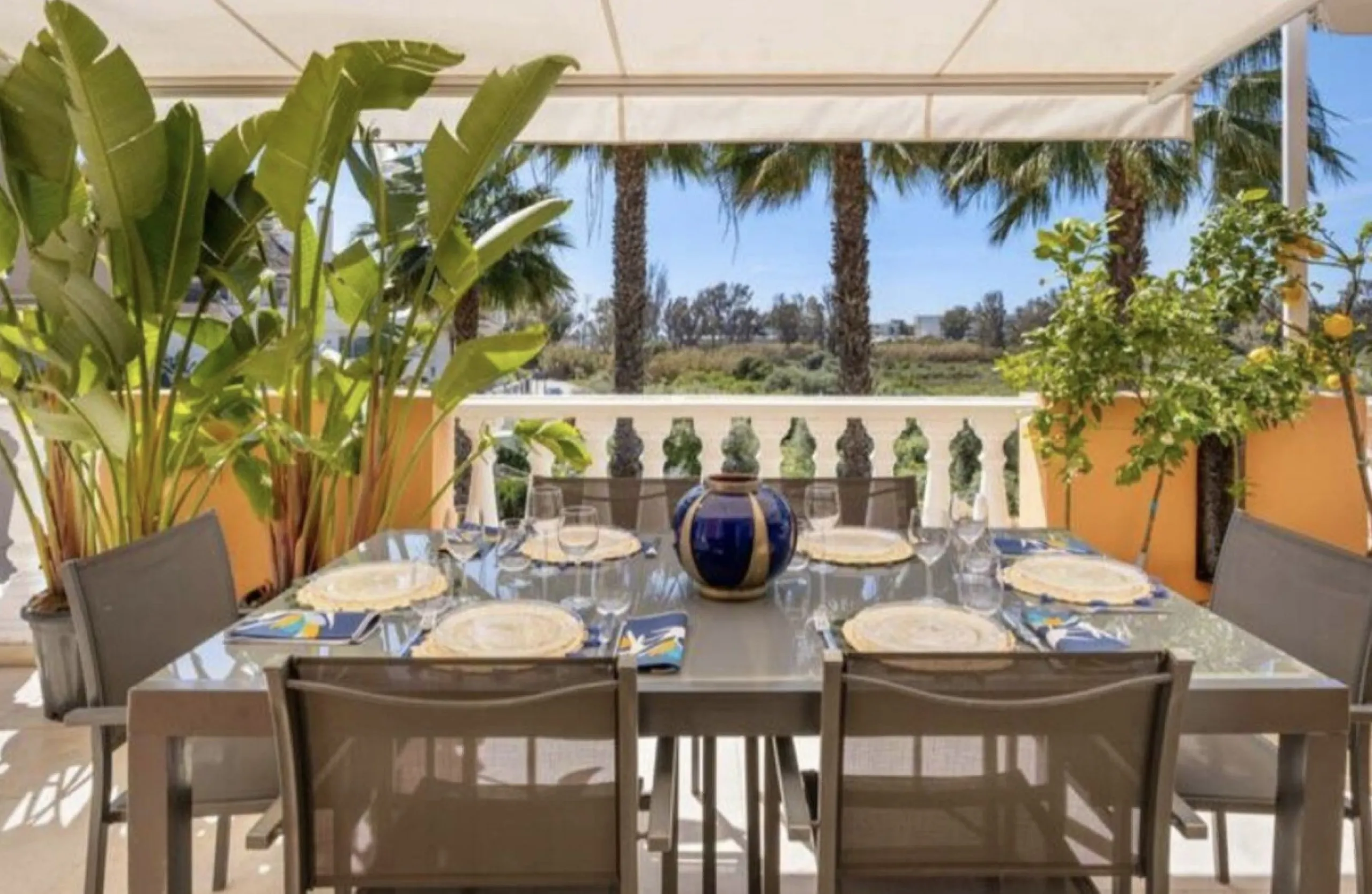 Live just 80 meters from the beach! Stunning Penthouse with harmonious spaces and views – New Golden Mile