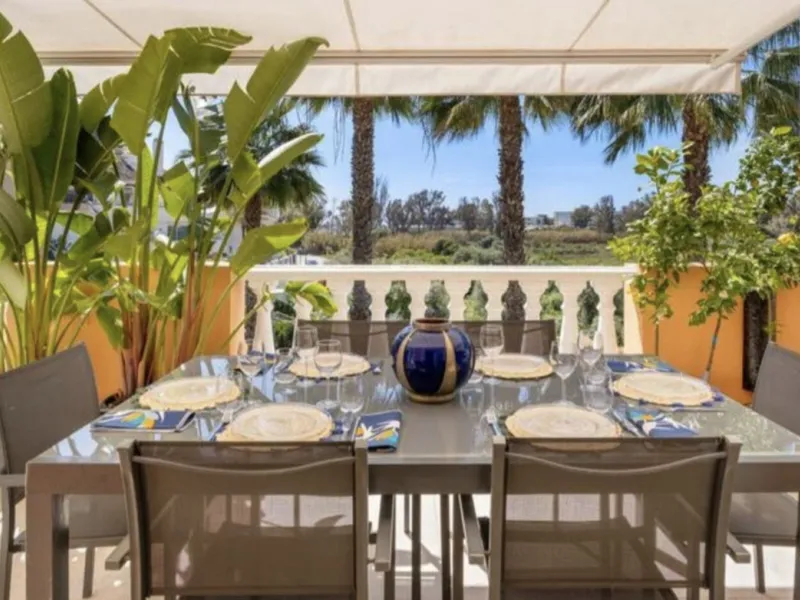 Live just 80 meters from the beach! Stunning Penthouse with harmonious spaces and views – New Golden Mile