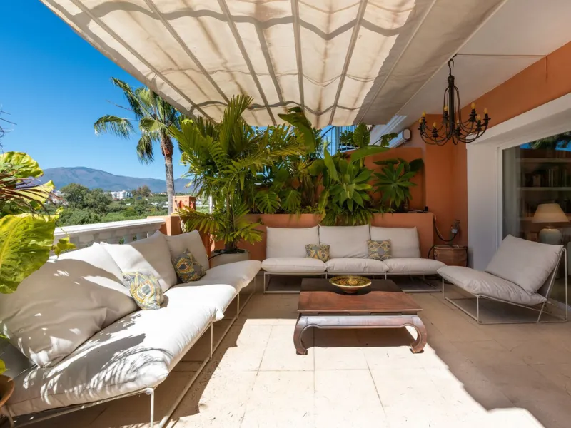 Live just 80 meters from the beach! Stunning Penthouse with harmonious spaces and views – New Golden Mile